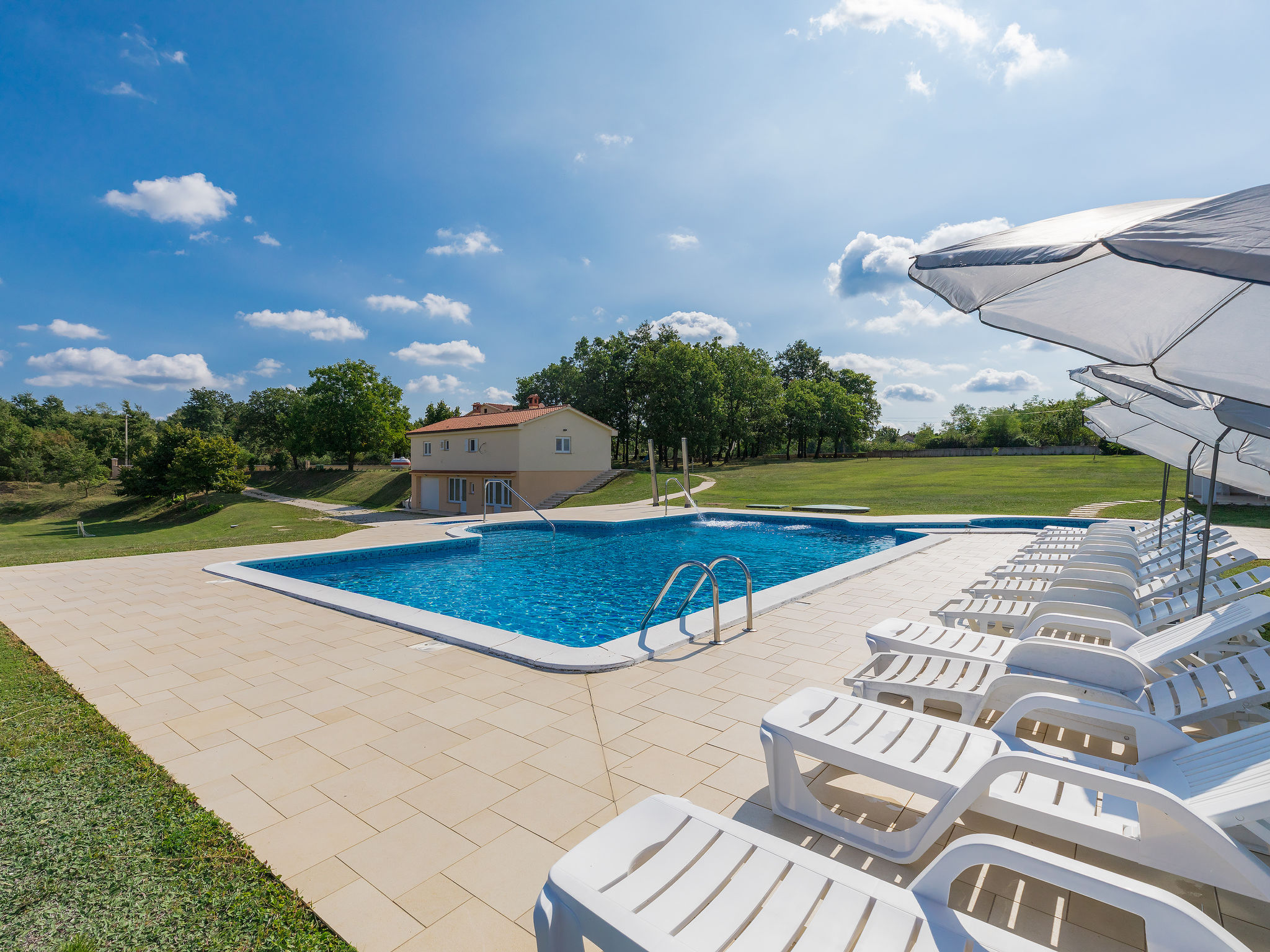 Photo 10 - Appartement de 3 chambres à Žminj avec piscine et vues à la mer