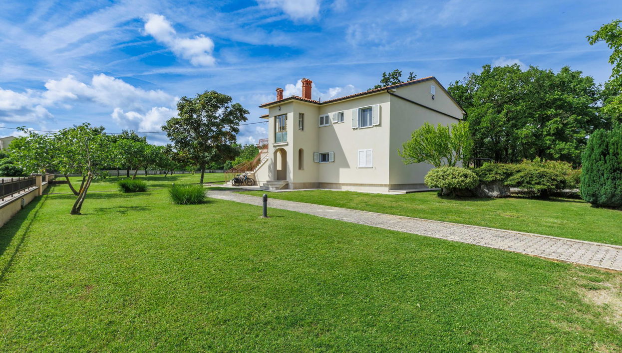 4 bedroom Apartment in Žminj with swimming pool and garden - Photo 1