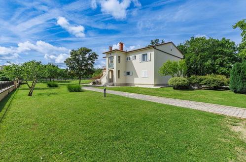 Foto 1 - Apartamento de 3 habitaciones en Žminj con piscina y jardín