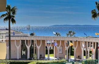 Foto 1 - Appartamento con 1 camera da letto a Saint-Raphaël con terrazza e vista mare