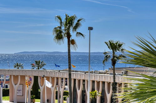 Foto 18 - Appartamento con 1 camera da letto a Saint-Raphaël con terrazza e vista mare