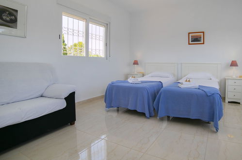 Photo 16 - 4 bedroom House in l'Alfàs del Pi with private pool and sea view