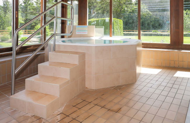 Apartamento de 2 quartos em Crans-Montana com piscina e terraço - Foto 23
