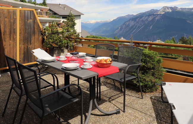 Apartamento de 2 quartos em Crans-Montana com piscina e terraço - Foto 1