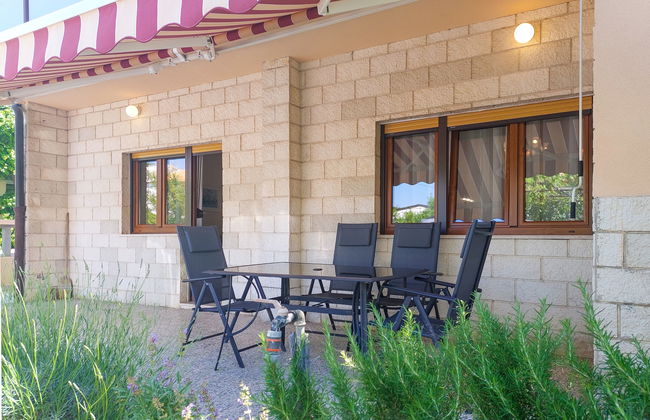 Apartamento de 3 quartos em Punat com jardim e terraço - Foto 9