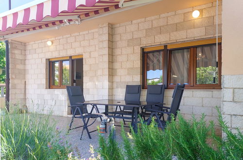 Photo 9 - 2 bedroom Apartment in Punat with garden and terrace