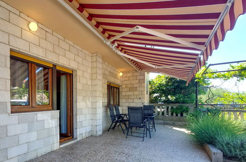 Photo 11 - 2 bedroom Apartment in Punat with garden and terrace
