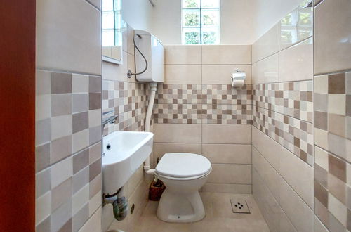 Photo 21 - 2 bedroom Apartment in Punat with garden and terrace