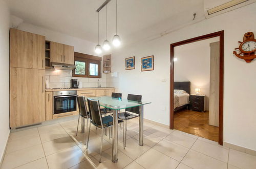 Photo 16 - 2 bedroom Apartment in Punat with garden and terrace