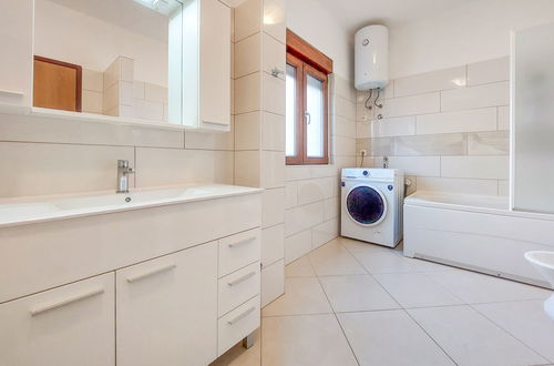 Photo 6 - 2 bedroom Apartment in Punat with garden and terrace