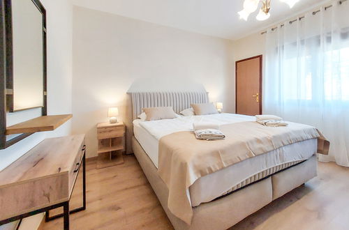 Photo 5 - 2 bedroom Apartment in Punat with garden and terrace