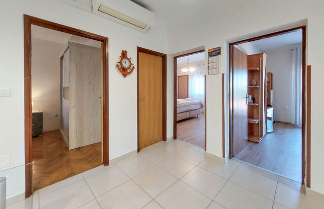 Apartamento de 3 quartos em Punat com jardim e terraço - Foto 19
