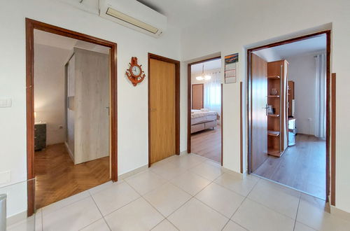 Photo 19 - 2 bedroom Apartment in Punat with garden and terrace