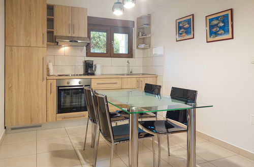 Photo 3 - 2 bedroom Apartment in Punat with garden and terrace