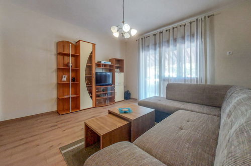 Photo 2 - 2 bedroom Apartment in Punat with garden and terrace