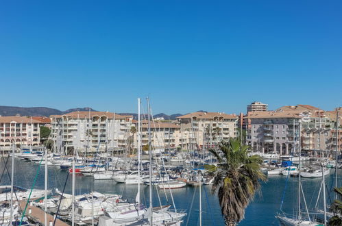 Foto 1 - Appartamento con 1 camera da letto a Fréjus con piscina e vista mare