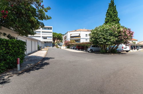 Photo 18 - Appartement de 1 chambre à Le Lavandou avec jardin