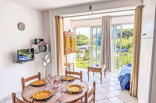 Photo 6 - 1 bedroom Apartment in Le Lavandou with garden