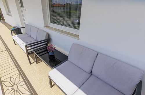 Foto 36 - Appartamento con 5 camere da letto a Umag con piscina e giardino