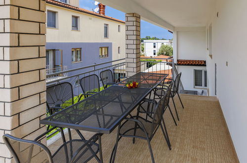 Foto 34 - Appartamento con 5 camere da letto a Umag con piscina e giardino