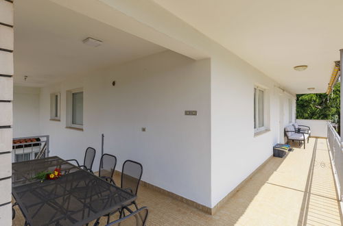 Foto 35 - Appartamento con 5 camere da letto a Umag con piscina e giardino