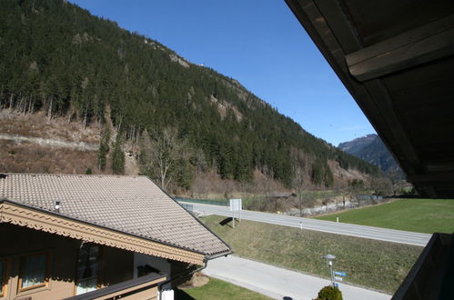 Foto 3 - Appartamento con 3 camere da letto a Mayrhofen con vista sulle montagne