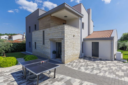 Foto 62 - Casa con 4 camere da letto a Kaštelir-Labinci con piscina privata e vista mare