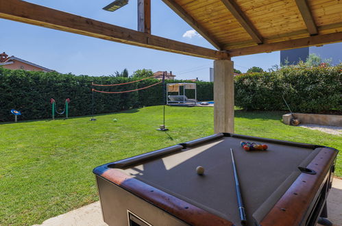 Photo 24 - Maison de 4 chambres à Kaštelir-Labinci avec piscine privée et jardin