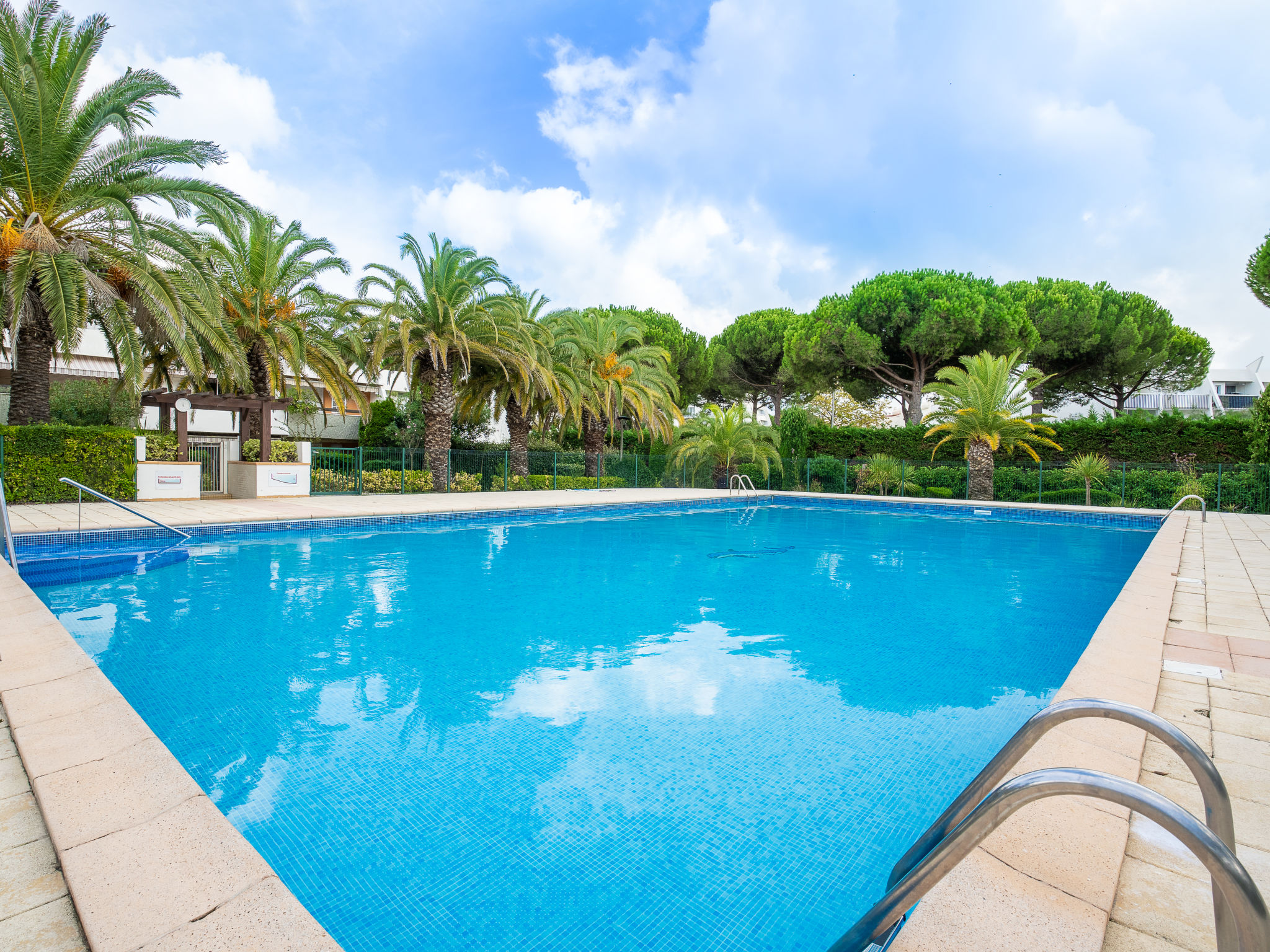 Foto 15 - Appartamento con 2 camere da letto a La Grande-Motte con piscina e terrazza