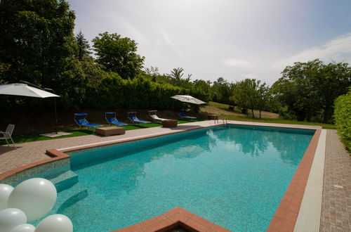 Foto 10 - Casa de 6 habitaciones en Gubbio con piscina privada y jardín