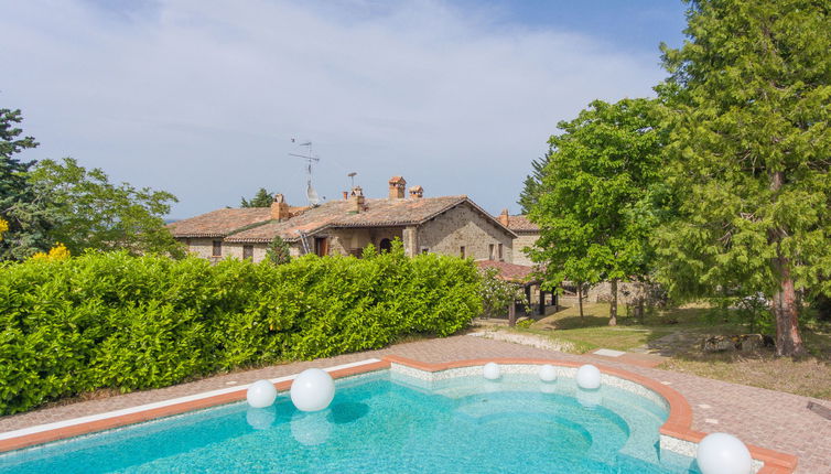 Foto 1 - Casa de 6 quartos em Gubbio com piscina privada e jardim