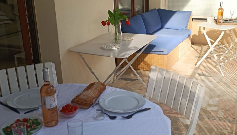 Foto 1 - Appartamento con 2 camere da letto a Sanary-sur-Mer con terrazza