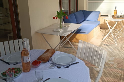 Photo 1 - 2 bedroom Apartment in Sanary-sur-Mer with terrace and sea view