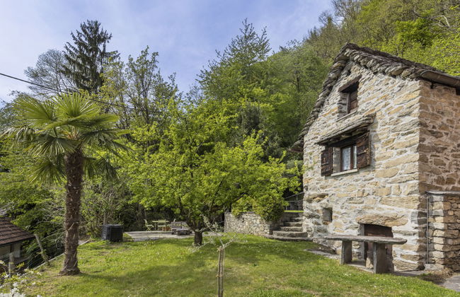 Casa de 1 quarto em Cugnasco-Gerra com jardim - Foto 1