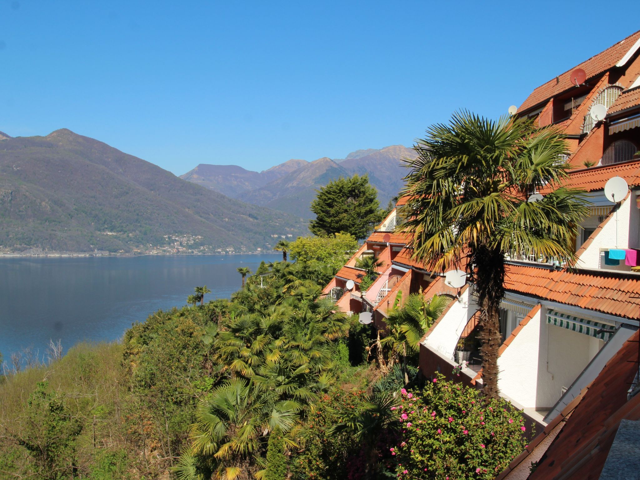 Foto 1 - Apartamento de 2 habitaciones en Luino con terraza y vistas a la montaña