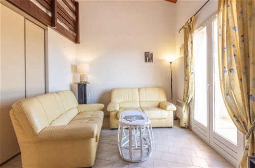 Foto 6 - Appartamento con 2 camere da letto a Cavalaire-sur-Mer con piscina e vista mare