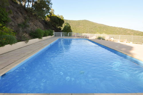 Foto 20 - Apartamento de 2 habitaciones en Cavalaire-sur-Mer con piscina y vistas al mar