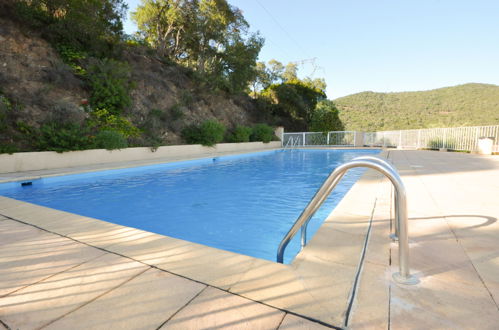 Foto 19 - Appartamento con 2 camere da letto a Cavalaire-sur-Mer con piscina e vista mare