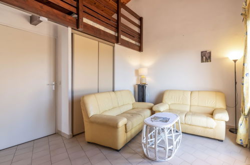 Foto 7 - Appartamento con 2 camere da letto a Cavalaire-sur-Mer con piscina e vista mare