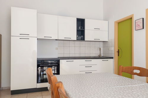 Photo 12 - Appartement de 1 chambre à Baška avec jardin