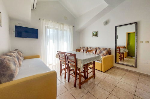 Photo 11 - Appartement de 1 chambre à Baška avec jardin