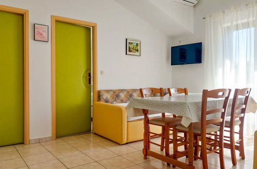 Photo 13 - Appartement de 1 chambre à Baška avec jardin