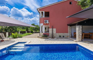 Photo 2 - Maison de 4 chambres à Sveta Nedelja avec piscine privée et jardin