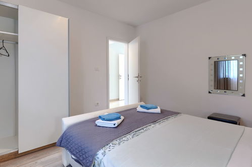 Foto 18 - Casa con 4 camere da letto a Sveta Nedelja con piscina privata e vista mare