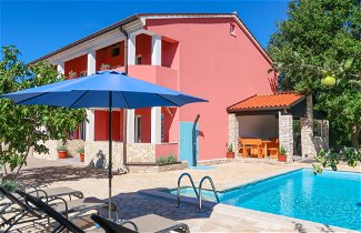 Foto 1 - Casa con 4 camere da letto a Sveta Nedelja con piscina privata e vista mare