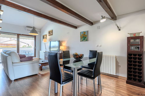 Foto 5 - Appartamento con 1 camera da letto a Novigrad con giardino e terrazza