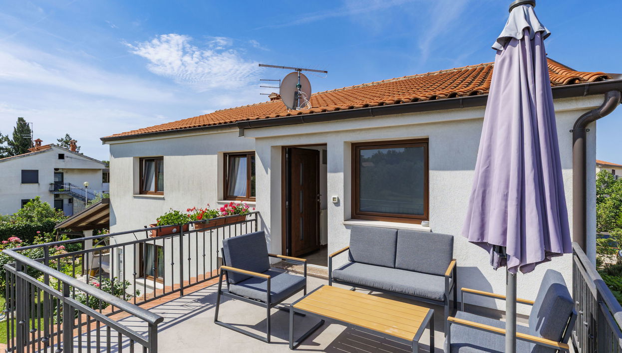 Apartamento de 2 quartos em Novigrad com jardim e terraço - Foto 1