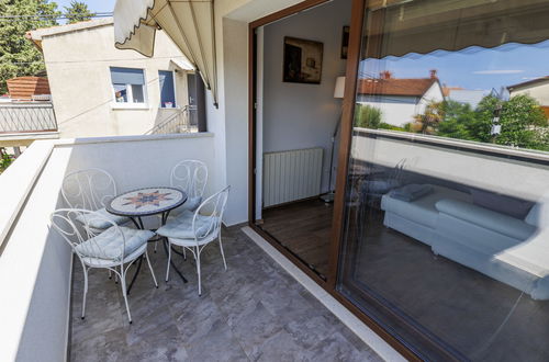 Foto 19 - Appartamento con 1 camera da letto a Novigrad con giardino e terrazza