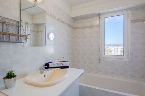 Foto 13 - Appartamento con 2 camere da letto a Fréjus con terrazza e vista mare