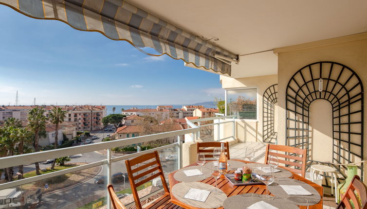 Foto 1 - Appartamento con 2 camere da letto a Fréjus con terrazza e vista mare